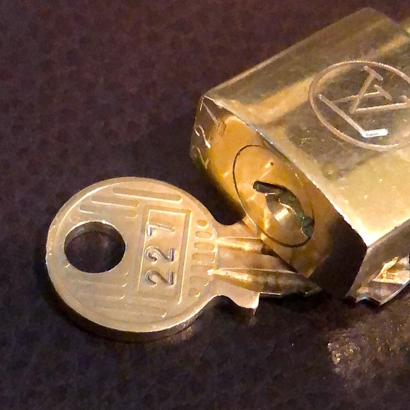 Vintage LV Louis Vuitton Padlock Lock & Key 227 - Picture 4 of 16